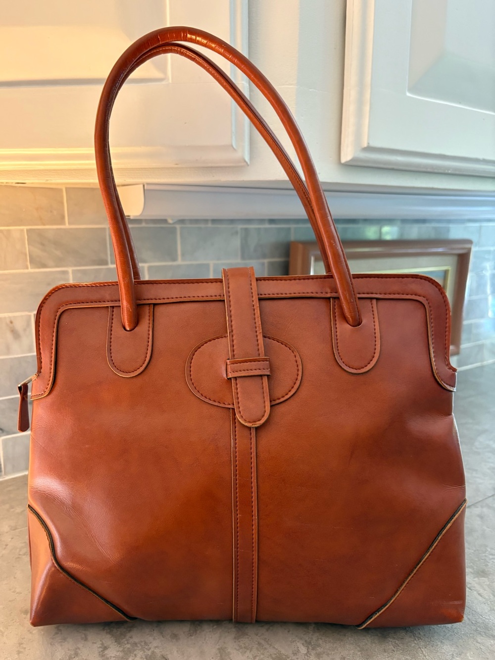 Vintage brown leather shoulder bag